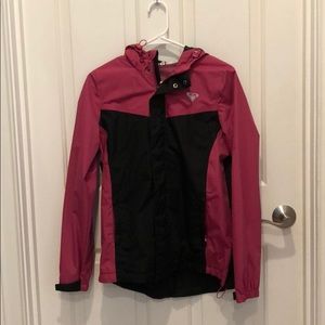 Lightweight women’s jacket great for outdoor fun!